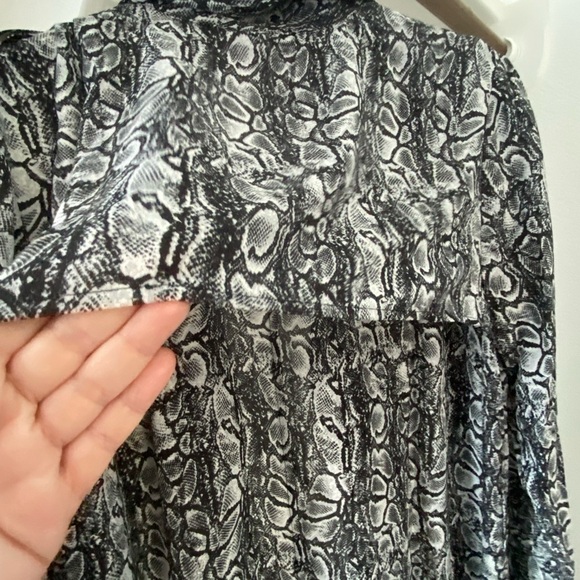 Laurie Felt Animal-Print Duster BLACK SNAKE Small Polyester Printed - Picture 4 of 16